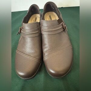 Comfy and Classic Clark’s Brown Leather Slip On Shoes Size 8 Fast Shipping